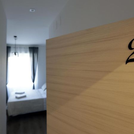 Angio Holiday Rooms เนเปิลส์ ภายนอก รูปภาพ