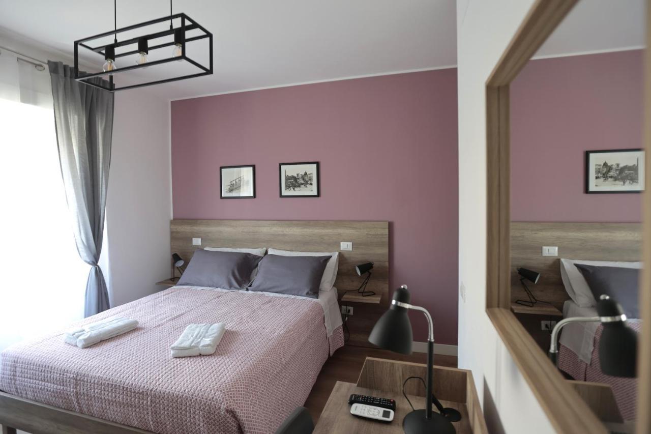 Angio Holiday Rooms เนเปิลส์ ภายนอก รูปภาพ
