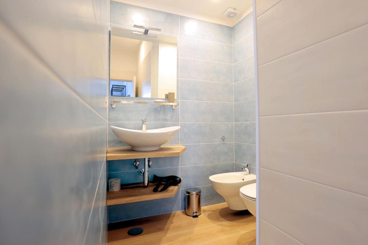 Angio Holiday Rooms เนเปิลส์ ภายนอก รูปภาพ