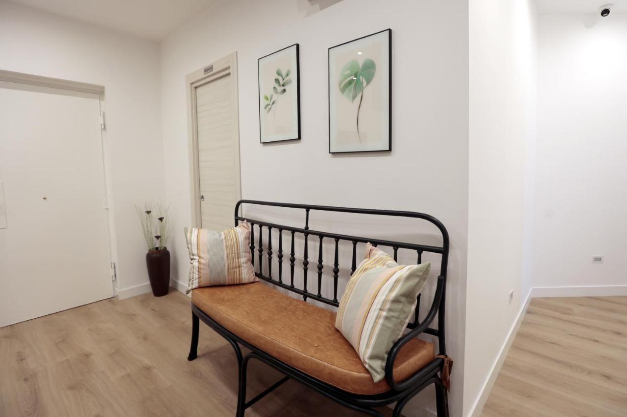 Angio Holiday Rooms เนเปิลส์ ภายนอก รูปภาพ