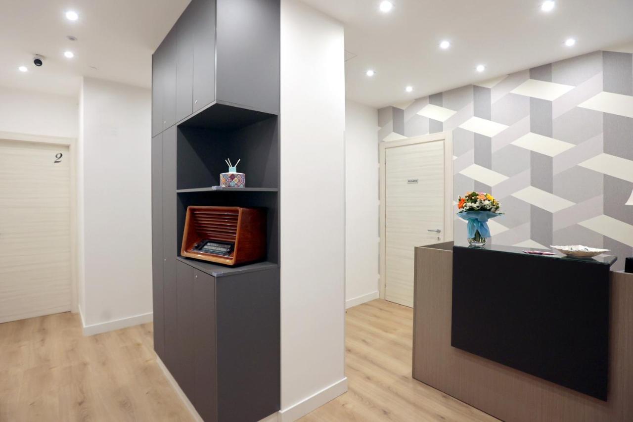 Angio Holiday Rooms เนเปิลส์ ภายนอก รูปภาพ