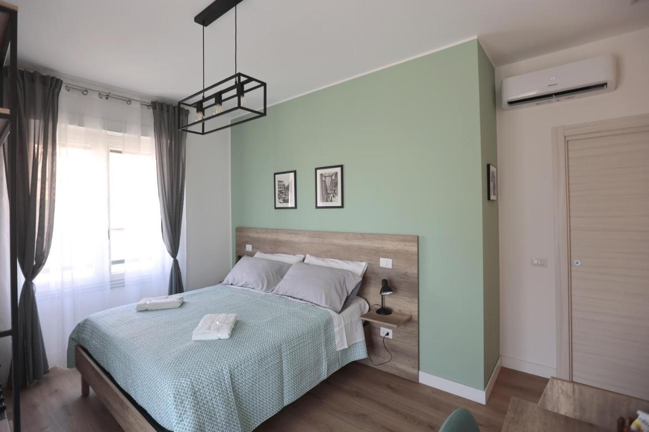 Angio Holiday Rooms เนเปิลส์ ภายนอก รูปภาพ