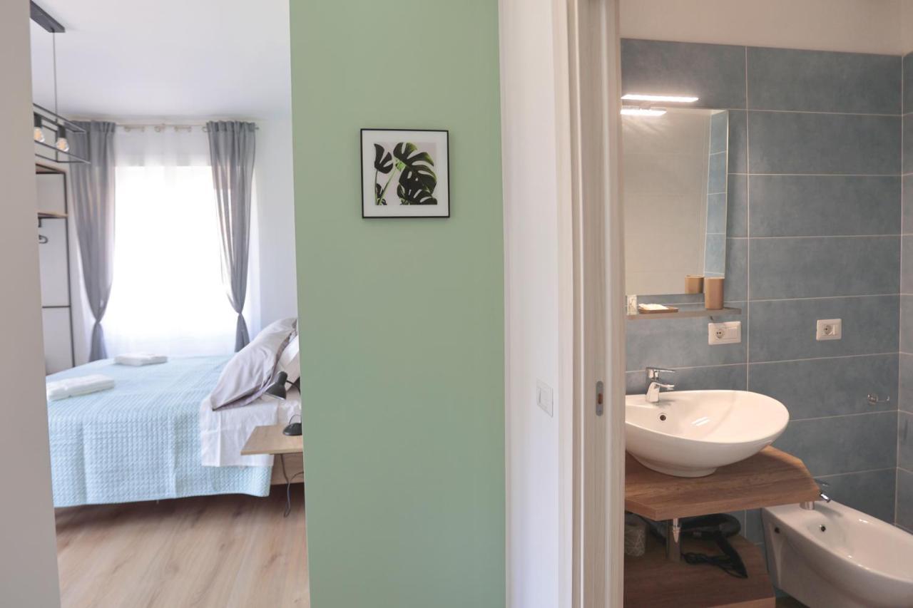 Angio Holiday Rooms เนเปิลส์ ภายนอก รูปภาพ