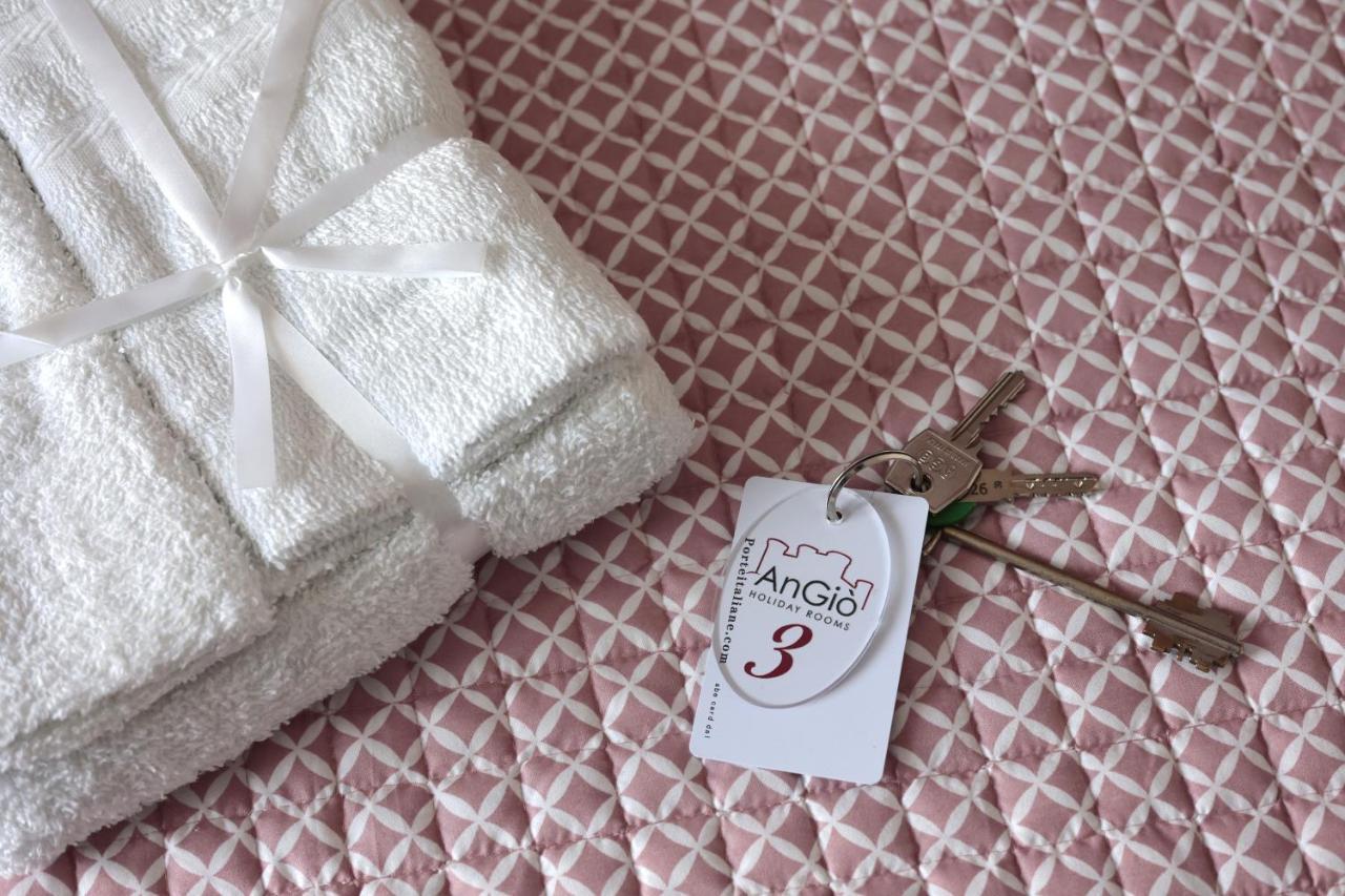 Angio Holiday Rooms เนเปิลส์ ภายนอก รูปภาพ