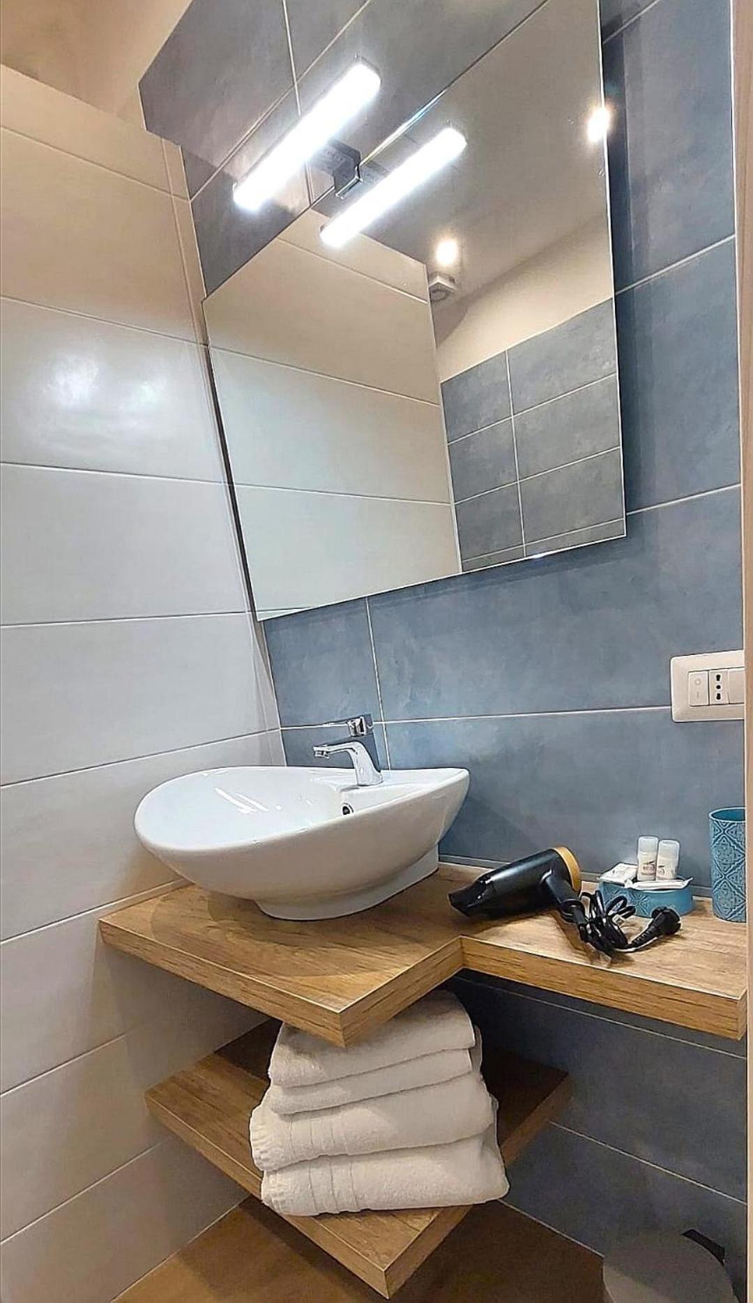 Angio Holiday Rooms เนเปิลส์ ภายนอก รูปภาพ