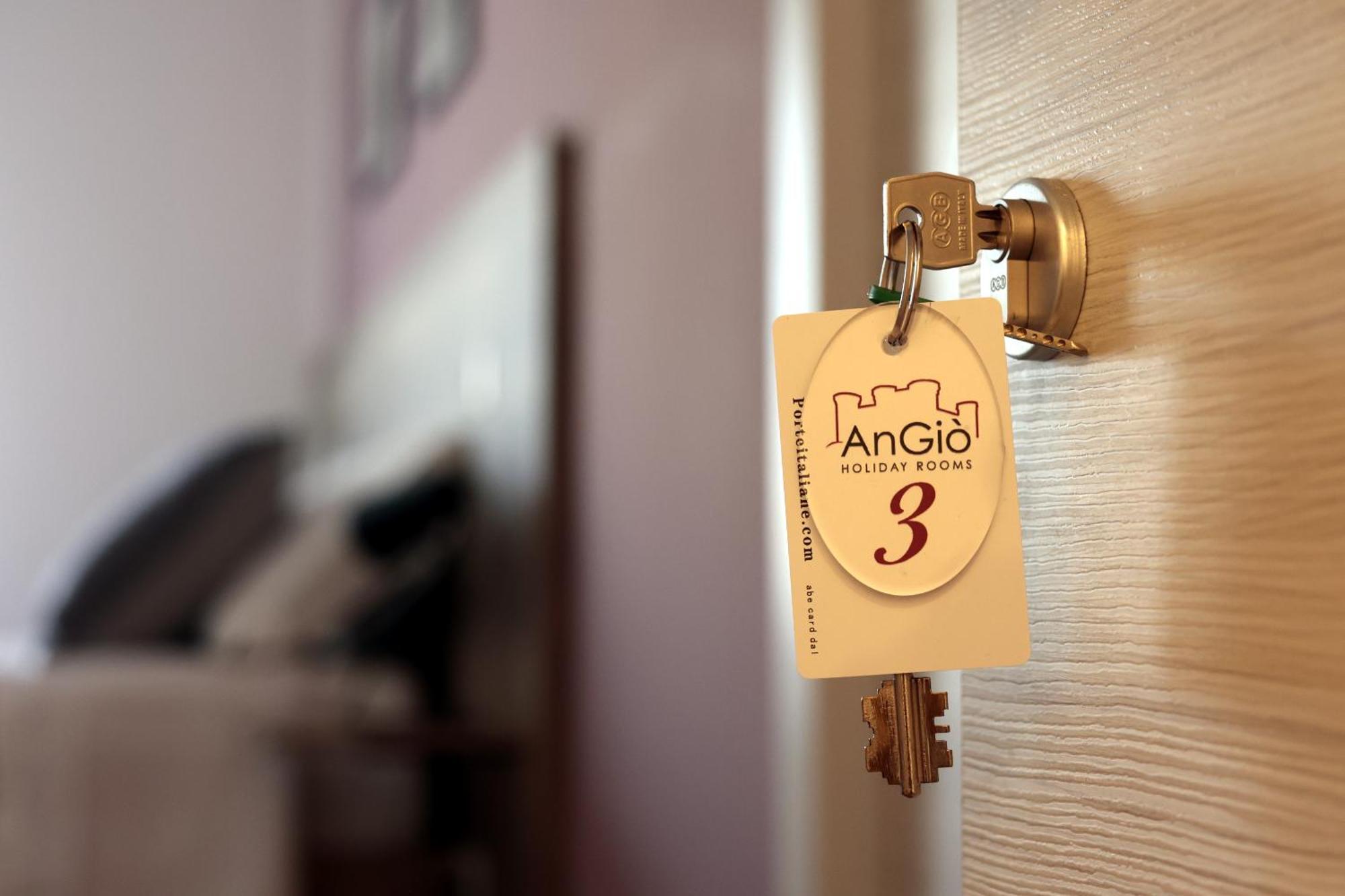 Angio Holiday Rooms เนเปิลส์ ภายนอก รูปภาพ